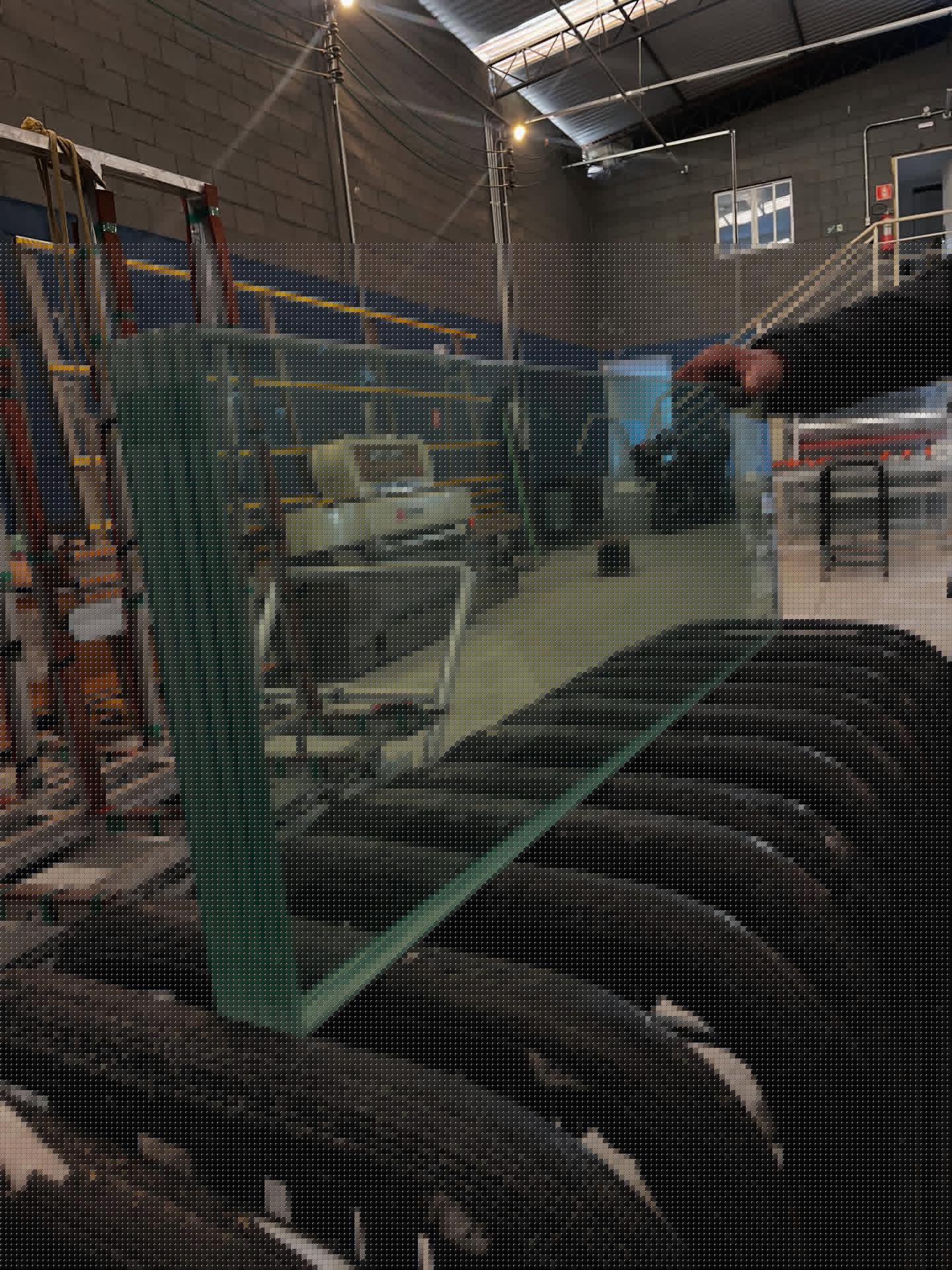 Guarda-corpo laminado em protótipo técnico para obra sob medida.